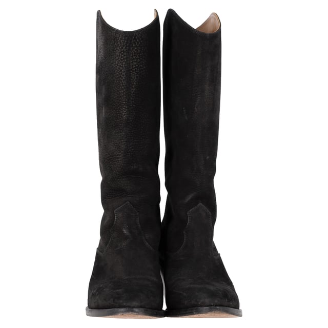VINTAGE, RRP AS NEW
The Chloé Western Cowboy Boots in black leather and suede are a stylish and bold twist on a classic design. Combining rich black leather with soft suede accents, these boots feature iconic Western-inspired details, including subtle stitching and a pointed toe. The stacked heel provides added height while maintaining comfort, making these boots perfect for both day and night wear. With their unique mix of textures and timeless design, they are a statement piece that adds edge and sophistication to any outfit.

Styling Tip:
Pair the Chloé Western Cowboy Boots with a flowy midi skirt or dress for a chic, bohemian-inspired look. These boots also look great with skinny jeans or tailored trousers for an effortlessly cool, everyday outfit. Add a leather jacket or a fringed cardigan for a complete Western-inspired ensemble. The black leather and suede combination gives these boots versatility, allowing them to seamlessly fit into both casual and more elevated outfits.

Chloé Western Cowboy Boots in Black Leather and Suede

Condition: Very good
Signs of wear: Minor markings, Lightly used but very well maintained. Minor mark at soles & creasing, light scuffing at the soles and heels.
Packaging: None
Color: Black
Material: Leather | leather
Size: EU | 38.5
Measurements: Heel height: 80; Insole length: 250
SKU: NAPPUGBSH457154W