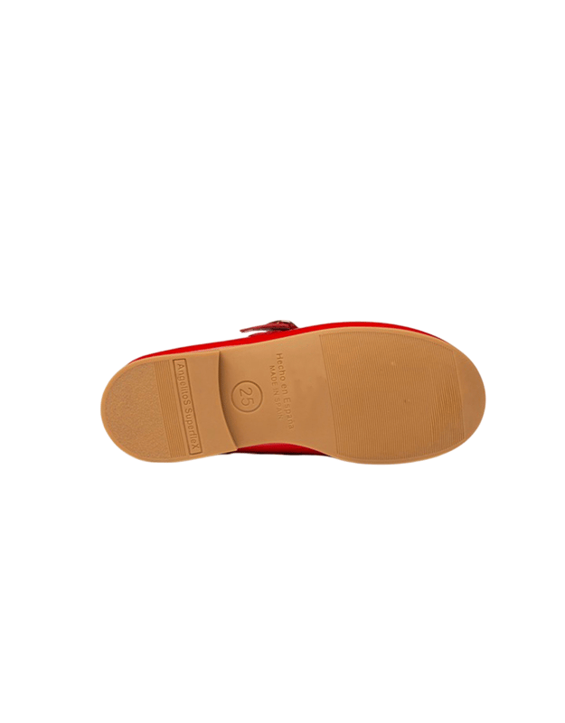 Francesita Piel Francesita Rojo Unas francesitas elegantes, suaves y blanditas. Zapato tipo francesita fabricado en charol de piel bovina con sistema de cierre de hebilla. La parte interior está fabricada con forro de piel natural, protector de punteras y talones. Planta interior con puente anatómico y nuestra nueva suela exterior "AngelitoS SuperfleX" fabricada en TPU antideslizante de alta calidad. Calzado diseñado y fabricado en España.