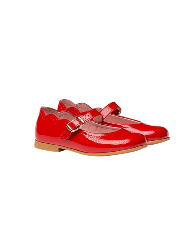 Francesita Piel Francesita Rojo Unas francesitas elegantes, suaves y blanditas. Zapato tipo francesita fabricado en charol de piel bovina con sistema de cierre de hebilla. La parte interior está fabricada con forro de piel natural, protector de punteras y talones. Planta interior con puente anatómico y nuestra nueva suela exterior "AngelitoS SuperfleX" fabricada en TPU antideslizante de alta calidad. Calzado diseñado y fabricado en España.