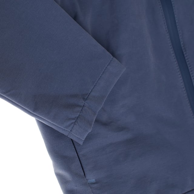 Windproof hooded jacket 802189 children Children's windbreaker jacket with a functional and modern design, ideal for cool climates.
Made from a lightweight and durable material, it features an adjustable hood for added protection from wind and rain.
The full-zip front closure makes it easy to wear, while the front slanted pockets, along with an additional zippered chest pocket, provide extra storage space for small items.
Long sleeves and a straight cut offer comfort and freedom of movement, making this jacket a versatile and practical choice for everyday wear or outdoor activities.
Composition: Exterior: 94% Nylon, 6% Elastane; Interior: 100% Polyester
Care:
- Machine wash cold on delicate cycle.
- Use mild detergents.
- Use dryer at low temperature.
- Iron at low temperatures.
- Do not dry clean.