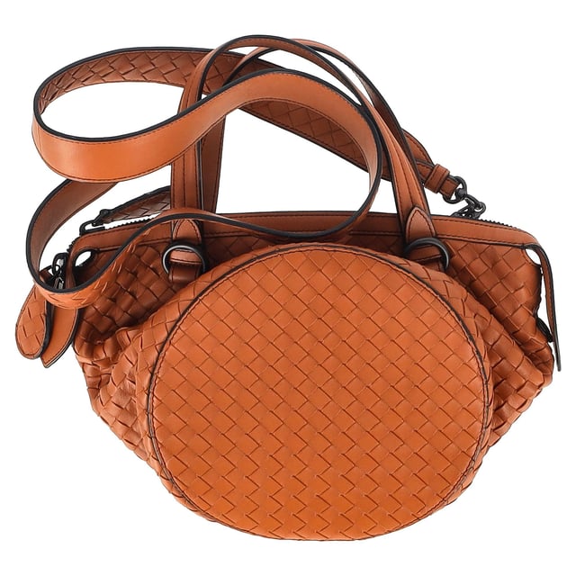 VINTAGE, RRP AS NEW
The Bottega Veneta Intrecciato Tambura Handbag in brown leather is a stunning example of the brand's signature craftsmanship and understated luxury. Expertly woven using the iconic Intrecciato technique, this Italian-made handbag features top handles and a detachable, adjustable shoulder strap for versatile wear. With its sleek, modern design and two-way zip fastening, it’s the perfect blend of sophistication and practicality for any occasion.

with Dust bag

Bottega Veneta Intrecciato Tambura Handbag in Brown Leather
Condition: Excellent
Signs of wear: No retail tag, No visible sign of wear., 
Packaging: Dust bag
Color: Brown
Material: Leather | leather
Size: One Size | One Size
Measurements: Width: 200; Height: 180; Length: 280; Handle drop: 110; Strap length: 0
SKU: NAPPUGBBA447438W