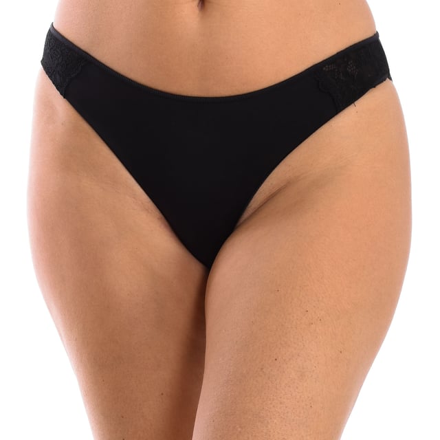 Ein klassisches und feminines Design, das den Komfort eines Bikini-Höschens mit zarten Spitzendetails an den Seiten kombiniert. Ideal für alle, die ein funktionelles Kleidungsstück mit einem raffinierten Touch suchen.

 Eigenschaften:

 - Bikini-Schnitt, der mäßige Abdeckung und eine bequeme Passform an den Hüften bietet.
 - Damenhöschen mit Spitzendetails an den Seiten, die für einen femininen und eleganten Stil sorgen.
 - Hergestellt aus weicher Mikrofaser, die den ganzen Tag über Komfort garantiert.
 - Design ohne sichtbare Nähte, ideal für den Einsatz unter enger Kleidung.
 - Funktionelle und stilvolle Option, ideal für den täglichen Gebrauch.

 Ein Höschen, das Komfort, Funktionalität und Eleganz vereint, perfekt für jeden Anlass.
 Komposition: 83 % Polyamid, 17 % Elastan
 Pflege:
Bei maximaler Temperatur 30 °C waschen.
 Kein Bügeln.
 Verwenden Sie kein Bleichmittel.
 Benutzen Sie keinen Trockner.
 Reinige chemisch nicht.