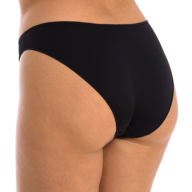 Ein klassisches und feminines Design, das den Komfort eines Bikini-Höschens mit zarten Spitzendetails an den Seiten kombiniert. Ideal für alle, die ein funktionelles Kleidungsstück mit einem raffinierten Touch suchen.

 Eigenschaften:

 - Bikini-Schnitt, der mäßige Abdeckung und eine bequeme Passform an den Hüften bietet.
 - Damenhöschen mit Spitzendetails an den Seiten, die für einen femininen und eleganten Stil sorgen.
 - Hergestellt aus weicher Mikrofaser, die den ganzen Tag über Komfort garantiert.
 - Design ohne sichtbare Nähte, ideal für den Einsatz unter enger Kleidung.
 - Funktionelle und stilvolle Option, ideal für den täglichen Gebrauch.

 Ein Höschen, das Komfort, Funktionalität und Eleganz vereint, perfekt für jeden Anlass.
 Komposition: 83 % Polyamid, 17 % Elastan
 Pflege:
Bei maximaler Temperatur 30 °C waschen.
 Kein Bügeln.
 Verwenden Sie kein Bleichmittel.
 Benutzen Sie keinen Trockner.
 Reinige chemisch nicht.