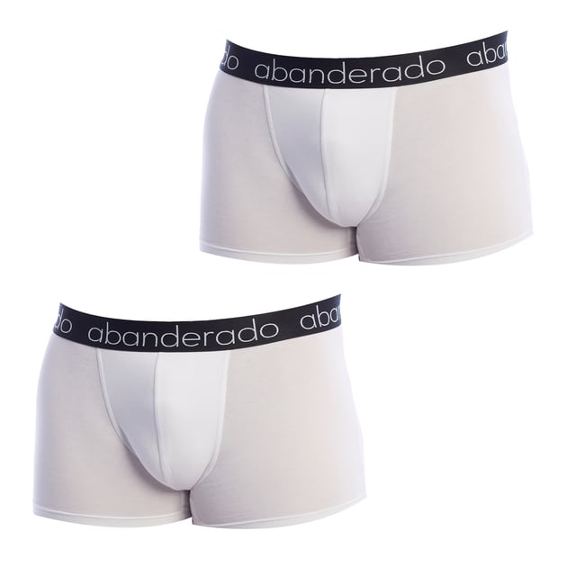 Este pack de bóxers para hombres de la marca Abanderado combina comodidad, ajuste y diseño funcional para el uso diario. Hechos de materiales de alta calidad, ofrecen suavidad y transpirabilidad para una sensación de confort que perdura.

Detalles:
- Ajuste slim.
- Refuerzo en la parte delantera para mayor soporte y comodidad.
- Fabricados con tejido de algodón con un toque de elasticidad para garantizar libertad de movimiento.
- Cintura elástica con logo de la marca 'Abanderado' en contraste.
- Diseño anatómico.

Este pack de bóxers para hombres es una opción ideal para aquellos que buscan ropa interior masculina que combine comodidad, estilo y durabilidad. Su tejido transpirable y ajuste anatómico garantizan comodidad durante todo el día, convirtiéndolos en ropa interior masculina esencial para el uso diario.  
Composición: 96% Algodón, 6% Elastano  
Cuidados:  
Lavar a máquina máx. 30°C.  
Usar detergentes suaves.  
Secar al aire.  
Planchar a baja temperatura.