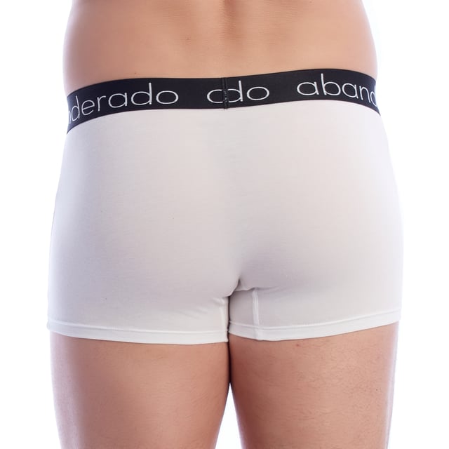 Este pack de bóxers para hombres de la marca Abanderado combina comodidad, ajuste y diseño funcional para el uso diario. Hechos de materiales de alta calidad, ofrecen suavidad y transpirabilidad para una sensación de confort que perdura.

Detalles:
- Ajuste slim.
- Refuerzo en la parte delantera para mayor soporte y comodidad.
- Fabricados con tejido de algodón con un toque de elasticidad para garantizar libertad de movimiento.
- Cintura elástica con logo de la marca 'Abanderado' en contraste.
- Diseño anatómico.

Este pack de bóxers para hombres es una opción ideal para aquellos que buscan ropa interior masculina que combine comodidad, estilo y durabilidad. Su tejido transpirable y ajuste anatómico garantizan comodidad durante todo el día, convirtiéndolos en ropa interior masculina esencial para el uso diario.  
Composición: 96% Algodón, 6% Elastano  
Cuidados:  
Lavar a máquina máx. 30°C.  
Usar detergentes suaves.  
Secar al aire.  
Planchar a baja temperatura.