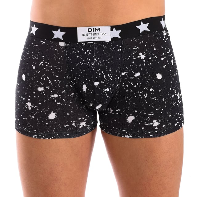 Pack-3 Boxer de Moda Sin Costuras.  
Cintura elástica.  
Detalle del nombre de la marca en la cintura.  
Impresiones originales.  
Tejido transpirable.  
Frente anatómico con capacidad de sujeción sin apretar.  
Costuras vistas en tono.  
Composición: 81% Poliamida, 9% Elastano, 10% Poliéster.  
Cuidado:  
Lavar a una temperatura máxima de 40º.  
No usar blanqueador.  
No usar secadora.  
No planchar.  
No limpiar en seco.