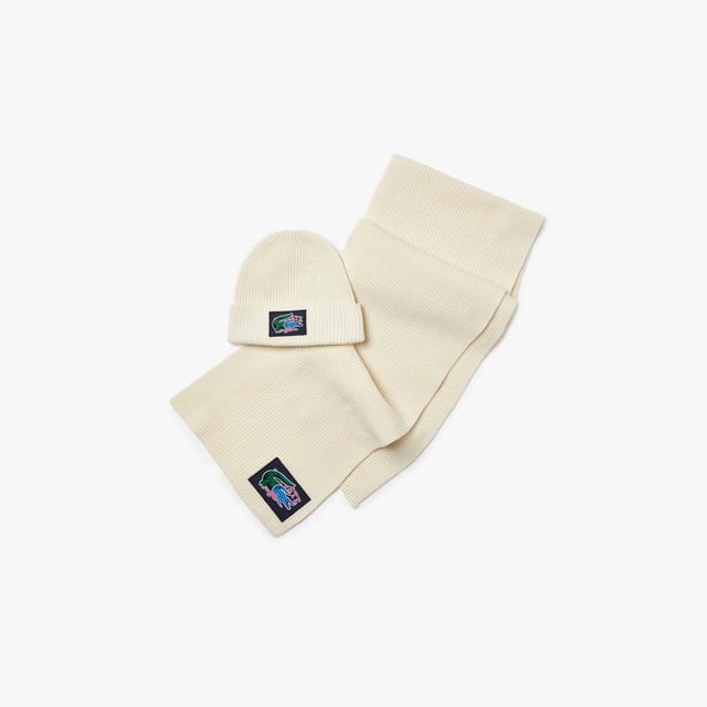 Lacoste Holiday Ribbed Wool Beanie And Scarf Gift Set.- Beanie with turned edge: Protects against the cold.- Crocodile badges on beanie and scarf: Stand out in Lacoste.- Responsible wool: For your wellbeing. And the planet's. Material: 100% Wool. Ref: RB0887XFJ.