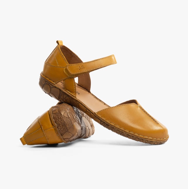 Josef Seibel ROSALIE 42 Dames Sandalen Mango

* Bovenmateriaal: Leer
* Voeringmateriaal: Leer
* Zoolmateriaal: PU
* Sluiting: Klittenband
* Kenmerken: Comfort, Lichtgewicht
* Schoen breedte: Normaal
* Artikelgewicht: 0,4 KG
* Hakhoogte: Plat (Onder 2,5 cm)
* Sandalenstijl: Gesloten Teen
* Cadeauverpakking: Nee 
* Productcode: 79542-476857