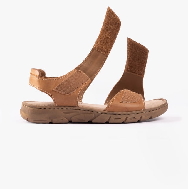 Josef Seibel BRENDA 08 Dames Sandalen Kameel

* Bovenmateriaal: Leer
* Voeringmateriaal: Leer
* Zoolmateriaal: Rubber
* Sluiting: Klittenband
* Kenmerken: Comfort, Lichtgewicht
* Schoenbreedte: Normaal
* Artikelgewicht: 0,5 KG
* Hakhoogte: Plat (Onder 2,5 cm)
* Sandalensstijl: Open Teen
* Cadeauverpakking: Nee
* Productcode: 76808-932240