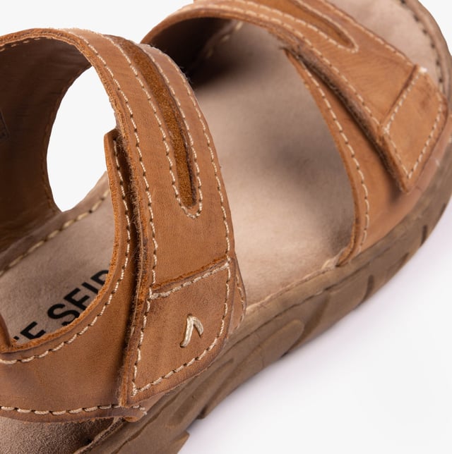 Josef Seibel BRENDA 08 Dames Sandalen Kameel

* Bovenmateriaal: Leer
* Voeringmateriaal: Leer
* Zoolmateriaal: Rubber
* Sluiting: Klittenband
* Kenmerken: Comfort, Lichtgewicht
* Schoenbreedte: Normaal
* Artikelgewicht: 0,5 KG
* Hakhoogte: Plat (Onder 2,5 cm)
* Sandalensstijl: Open Teen
* Cadeauverpakking: Nee
* Productcode: 76808-932240