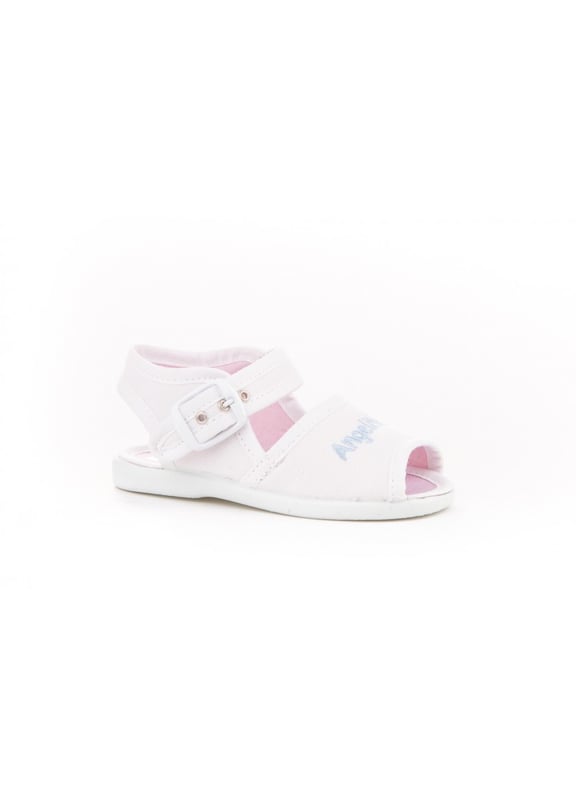 Unas sandalias fresquitas. Cómodos y blanditos, perfectos para los pies de los más pequeños. Zapato tipo sandalia fabricado en tejido con sistema de cierre de hebilla. La parte interior y la planta está fabricada con forro textil, suela de goma antideslizante. Calzado diseñado y fabricado en España.
