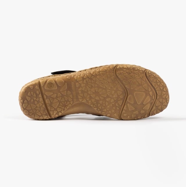 Josef Seibel IVY 02 Sandalias para Mujeres Negras

* Material Superior: Cuero
* Material del Forro: Cuero
* Material de la Suela: Goma
* Cierre/Sujeción: Velcro
* Características: Comodidad, Ligereza
* Ancho del Zapato: Regular
* Peso del Artículo: 0.5 KG
* Altura del Tacón: Plano (Menos de 2.5 cm)
* Estilo de Sandalia: Pescador
* Presentación en Caja de Regalo: No
* Código del Producto: 74102-160100