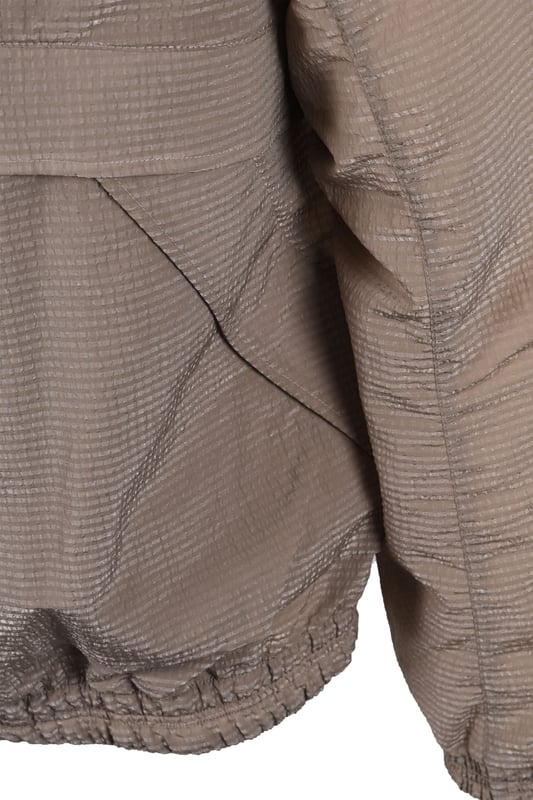 Armani Exchange Woven Blouson Jacket in Roasted Cashew
Elevate your casual wardrobe with the refined simplicity of the Armani Exchange Woven Blouson Jacket. In a sophisticated Roasted Cashew hue, this jacket delivers a modern, understated look perfect for versatile styling.
 
Crafted from a high-quality woven material, this blouson jacket offers a lightweight yet durable layer of warmth. The classic blouson silhouette is complemented by a practical zip-front closure, allowing for effortless wear and adjustable comfort. Two convenient side pockets provide essential storage for your everyday essentials.
 
Features

Colour: Roasted Cashew
Style Code: XM000389
Material: Woven Fabric
Closure: Zip-front
Pockets: Two side pockets
Silhouette: Blouson
Style code: XM000389