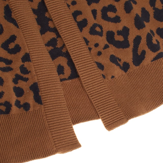 This girls' knitted cardigan is a long-sleeved, open-front garment with no closure, offering a relaxed and modern style.

 It features a soft fabric design, ideal for providing all-day comfort.

 The ribbed cuffs and hem add a structured touch to the garment, while its slightly loose fit makes it perfect for layering.

 This lightweight jacket is ideal for complementing any casual outfit, providing a versatile and comfortable touch.
 Composition: 100% Cotton
 Care:
- Machine wash cold on delicate cycle.
 - Use mild detergents.
 - Use dryer at low temperature.
 - Iron at low temperatures.
 - Do not dry clean.