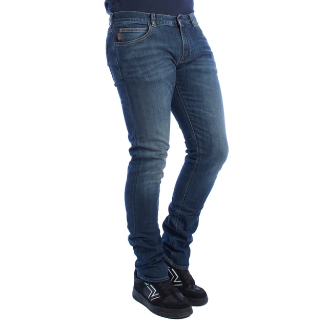Skinny fit jeans from Emporio Armani, ideal for those looking for a fitted and sophisticated style with a modern touch.

 Characteristics:

 - Design: Skinny cut that adapts perfectly to the silhouette, providing a stylish and contemporary look.
 - Material: Made of high quality denim, which combines elasticity and durability to ensure all-day comfort.

 Details:

 - Classic five-pocket design provides functionality.
 - Button front closure for a secure fit.
 - Mini metallic brand logo on one of the back pockets and logo patch on the back waistband, highlighting the exclusivity of the garment.

 An essential basic to combine with t-shirts, shirts or jackets, perfect for casual or more refined looks.
 Composition: 99% Cotton, 1% Elastane
 Care:
- Machine wash cold on delicate cycle.
 - Use mild detergents.
 - Use dryer at low temperature.
 - Iron at low temperatures.
 - Do not dry clean.