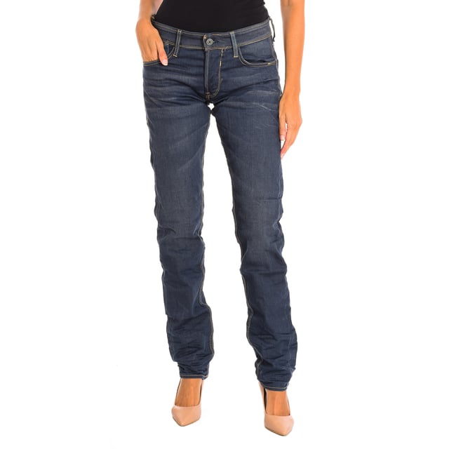 Long Jeans Le temps des Cerises.
 denim color
 It is ideal for multiple combinations and different occasions.
 Main button closure.
 Two open pockets on the front.
 Back patch pockets.
 Belt loops.
 Seams seen in tone.

 Composition: 98% Cotton, 2% Elastane.

 -Machine wash at a maximum temperature of 60º.
 -Do not use a dryer.
 -Do not use bleach.
 -Iron temperature max. 150º.
 -Do not dry clean.
 Composition: 98% Cotton, 2% Elastane.
 Care:
-Machine wash at a maximum temperature of 60º.
 -Do not use a dryer.
 -Does not use bleach.
 -Iron maximum temperature 150º.
 -Do not dry clean.