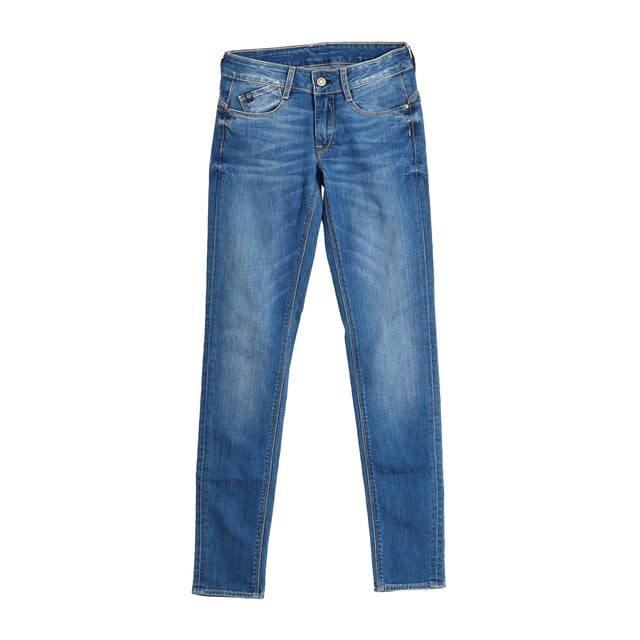 Long Jeans Le temps des Cerises.
 denim color
 It is ideal for multiple combinations and different occasions.
 Main zipper and button closure.
 Two open pockets on the front.
 Back patch pockets.
 Belt loops.
 Seams seen in tone.

 Composition: 98% Cotton, 2% Elastane.

 -Machine wash at a maximum temperature of 60º.
 -Do not use a dryer.
 -Do not use bleach.
 -Iron temperature max. 150º.
 -Do not dry clean.
 Composition: 98% Cotton, 2% Elastane.
 Care:
-Machine wash at a maximum temperature of 60º.
 -Do not use a dryer.
 -Does not use bleach.
 -Iron maximum temperature 150º.
 -Do not dry clean.