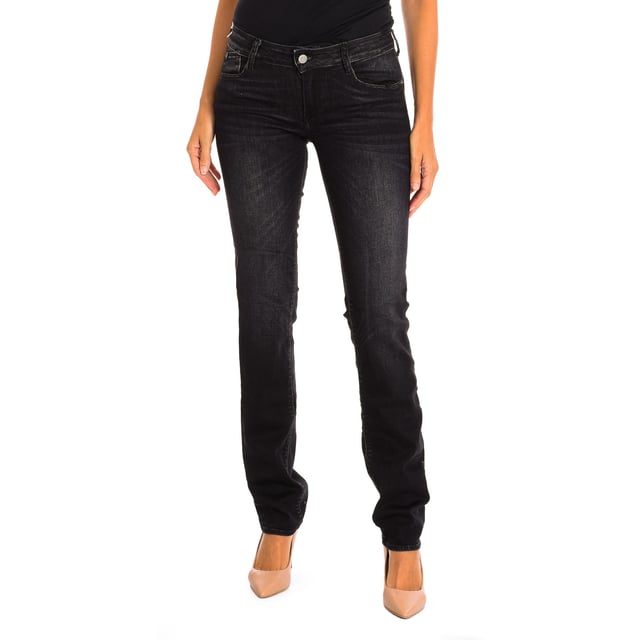 Long Jeans Le temps des Cerises.
 denim color
 It is ideal for multiple combinations and different occasions.
 Main zipper and button closure.
 Two open pockets on the front.
 Back patch pockets.
 Belt loops.
 Seams seen in tone.

 Composition: 92% Cotton, 8% Elastane.

 -Machine wash at a maximum temperature of 40º.
 -Do not use a dryer.
 -Do not use bleach.
 -Iron temperature max. 110º.
 -Do not dry clean.
 Composition: 92% Cotton, 8% Elastane.
 Care:
-Machine wash at a maximum temperature of 40º.
 -Do not use a dryer.
 -Does not use bleach.
 -Iron maximum temperature 110º.
 -Do not dry clean.