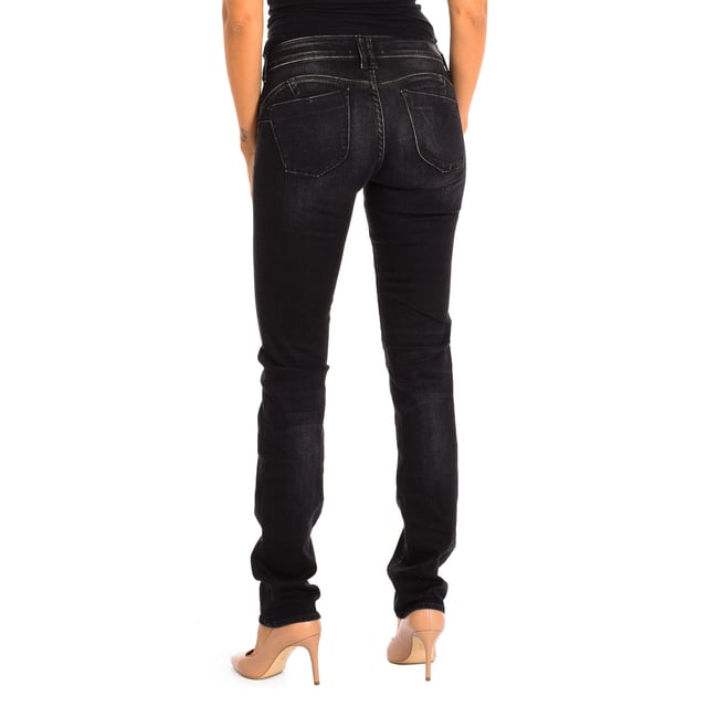 Long Jeans Le temps des Cerises.
 denim color
 It is ideal for multiple combinations and different occasions.
 Main zipper and button closure.
 Two open pockets on the front.
 Back patch pockets.
 Belt loops.
 Seams seen in tone.

 Composition: 92% Cotton, 8% Elastane.

 -Machine wash at a maximum temperature of 40º.
 -Do not use a dryer.
 -Do not use bleach.
 -Iron temperature max. 110º.
 -Do not dry clean.
 Composition: 92% Cotton, 8% Elastane.
 Care:
-Machine wash at a maximum temperature of 40º.
 -Do not use a dryer.
 -Does not use bleach.
 -Iron maximum temperature 110º.
 -Do not dry clean.