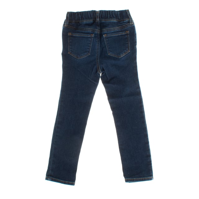 Diese Mädchen-Jeggings bietet maximalen Komfort mit ihrem elastischen Bund, der sich leicht anpassen lässt, ohne dass ein Verschluss erforderlich ist.

 Das Design umfasst insgesamt 5 Taschen und reproduziert den klassischen Jeansstil, jedoch mit der Flexibilität und Leichtigkeit von Leggings.

 Perfekt für einen praktischen und modernen Look, kombiniert es die Funktionalität einer Jeans mit dem Komfort eines elastischen Kleidungsstücks, ideal für den Alltag.
 Komposition: 77 % Baumwolle, 21 % Polyester, 2 % Elasthan
 Pflege:
- Maschinenwäsche kalt.
 - Verwenden Sie beim Waschen ähnliche Farben.
 - Vermeiden Sie die Verwendung von Bleichmitteln.
 - Bei niedriger Temperatur im Trockner trocknen.
 - Bei niedriger Temperatur bügeln.
 - Reinige chemisch nicht.