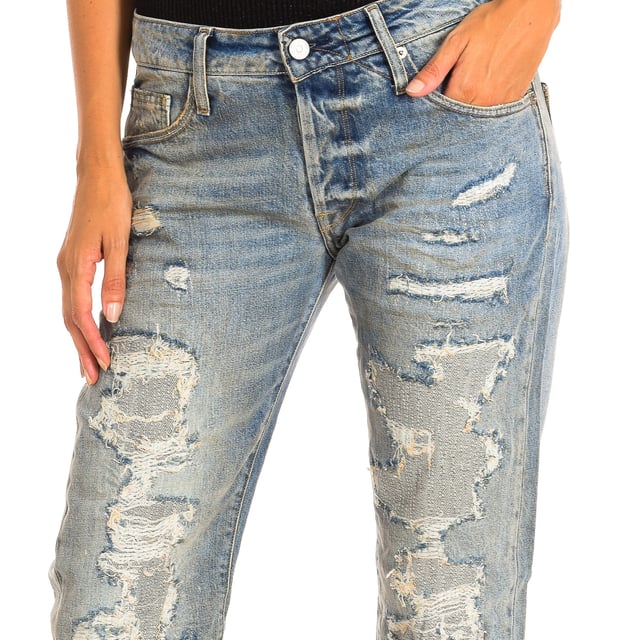 Lange Jeans Le temps des Cerises.  
 Denimfarbe  
 Sie ist ideal für verschiedene Kombinationen und Anlässe.  
 Hauptknopfverschluss.  
 Zwei offene Taschen vorne.  
 Aufgesetzte Taschen hinten.  
 Gürtelschlaufen.  
 Nahtdetails in passendem Farbton.  

 Zusammensetzung: 100% Baumwolle.  

 - Maschinenwäsche bei maximaler Temperatur von 60º.  
 - Nicht im Trockner trocknen.  
 - Nicht bleichen.  
 - Bügeln bei maximaler Temperatur von 150º.  
 - Nicht chemisch reinigen.  
 Zusammensetzung: 100% Baumwolle.  
 Pflege:  
 - Maschinenwäsche bei maximaler Temperatur von 60º.  
 - Nicht im Trockner trocknen.  
 - Nicht bleichen.  
 - Bügeln bei maximaler Temperatur von 150º.  
 - Nicht chemisch reinigen.