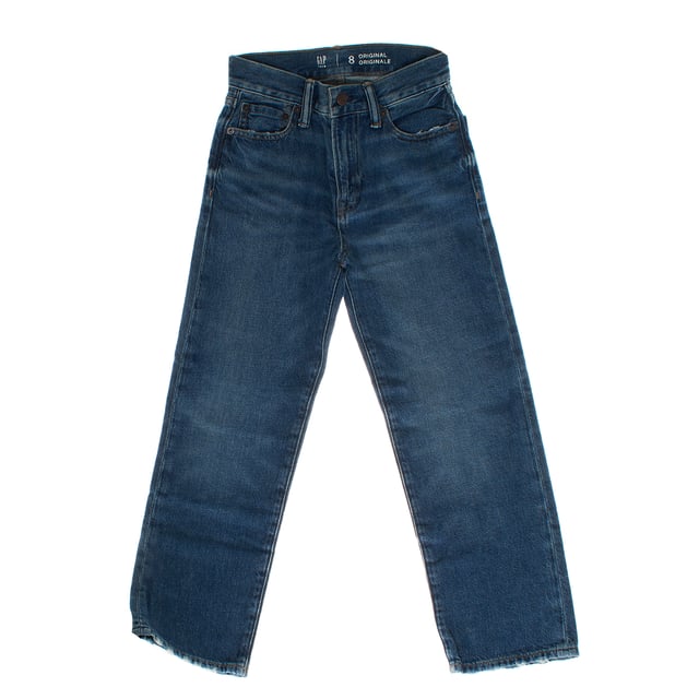 Straight jeans 824649 teen boys Straight cut boys jeans, designed to offer a classic and comfortable fit.
Crafted from a durable denim fabric, these jeans feature a traditional five-pocket design and a zip fly.
Light distressed details add a modern, laid-back feel, while the straight leg cut provides an easy, versatile fit.
Ideal for everyday use, they combine style and durability, making them a staple item in any child's wardrobe.
Composition: 100% Cotton
Care:
- Machine wash cold.
- Use similar colors in the wash.
- Avoid the use of bleaches.
- Dry at low temperature in the dryer.
- Iron at low temperature.
- Do not dry clean.