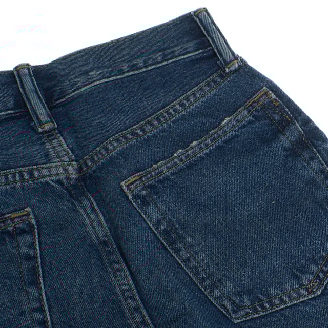 Straight jeans 824649 teen boys Straight cut boys jeans, designed to offer a classic and comfortable fit.
Crafted from a durable denim fabric, these jeans feature a traditional five-pocket design and a zip fly.
Light distressed details add a modern, laid-back feel, while the straight leg cut provides an easy, versatile fit.
Ideal for everyday use, they combine style and durability, making them a staple item in any child's wardrobe.
Composition: 100% Cotton
Care:
- Machine wash cold.
- Use similar colors in the wash.
- Avoid the use of bleaches.
- Dry at low temperature in the dryer.
- Iron at low temperature.
- Do not dry clean.