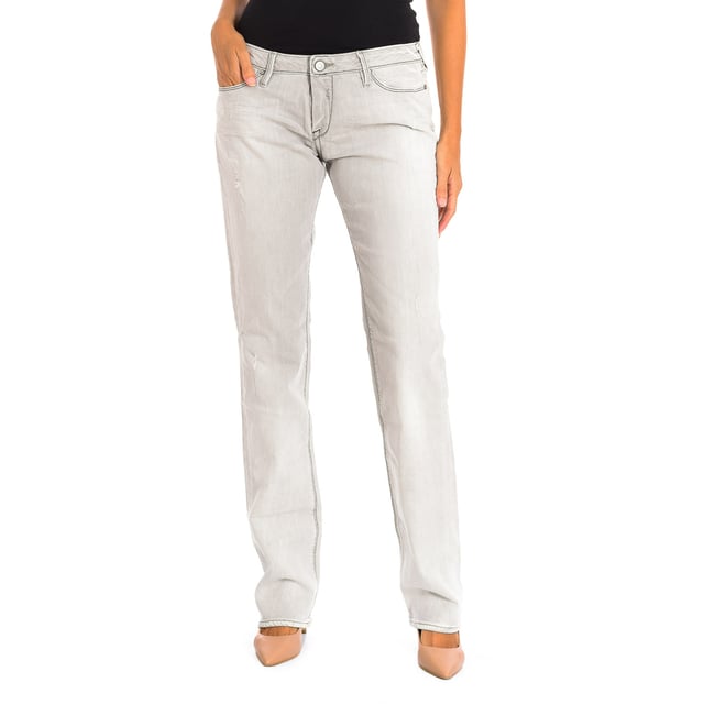 Lange Jeans Le temps des Cerises.  
Denimfarbe  
Sie ist ideal für verschiedene Kombinationen und Anlässe.  
Hauptreißverschluss und Knopfverschluss.  
Zwei offene Taschen vorne.  
Gesäßtaschen mit Patte.  
Gürtelschlaufen.  
Nähte in passendem Farbton.  

Zusammensetzung: 98,7% Baumwolle, 1,3% Elasthan.  

-Maschinenwäsche bei maximal 40º.  
-Nicht im Trockner trocknen.  
-Nicht bleichen.  
-Bügeleisen maximale Temperatur 110º.  
-Nicht chemisch reinigen.  
Zusammensetzung: 98,7% Baumwolle, 1,3% Elasthan.  
Pflege:  
-Maschinenwäsche bei maximal 40º.  
-Nicht im Trockner trocknen.  
-Nicht bleichen.  
-Bügeleisen maximale Temperatur 110º.  
-Nicht chemisch reinigen.