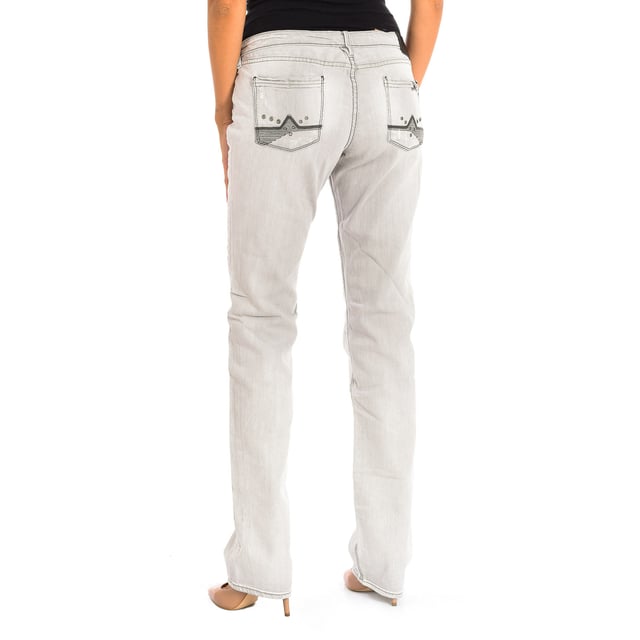 Lange Jeans Le temps des Cerises.  
Denimfarbe  
Sie ist ideal für verschiedene Kombinationen und Anlässe.  
Hauptreißverschluss und Knopfverschluss.  
Zwei offene Taschen vorne.  
Gesäßtaschen mit Patte.  
Gürtelschlaufen.  
Nähte in passendem Farbton.  

Zusammensetzung: 98,7% Baumwolle, 1,3% Elasthan.  

-Maschinenwäsche bei maximal 40º.  
-Nicht im Trockner trocknen.  
-Nicht bleichen.  
-Bügeleisen maximale Temperatur 110º.  
-Nicht chemisch reinigen.  
Zusammensetzung: 98,7% Baumwolle, 1,3% Elasthan.  
Pflege:  
-Maschinenwäsche bei maximal 40º.  
-Nicht im Trockner trocknen.  
-Nicht bleichen.  
-Bügeleisen maximale Temperatur 110º.  
-Nicht chemisch reinigen.