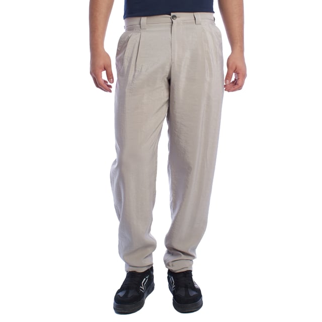 Chino pants from Emporio Armani, designed for those looking for a perfect combination of elegance and contemporary style.

 Characteristics:

 - Fit: Tapered fit, with front darts that add structure and a comfortable fit at the top, narrowing towards the ankles for a modern and streamlined silhouette.
 - Closure: Button and zipper, ensuring practicality and ease of use.

 Pockets:

 - Two functional side pockets.
 - Back welt pockets with button closure highlight the clean and sophisticated design.

 - Style: Minimalist and versatile design, ideal for combining on casual or semi-formal occasions.

 A pair of trousers that stands out for its impeccable and refined workmanship, perfectly adapting to the modern man.
 Composition: Fabric: 76% Silk, 24% Polyamide
 Care:
- Machine wash on gentle cycle.
 - Use similar colors in the wash.
 - Avoid the use of bleaches.
 - Dry at low temperature in the dryer.
 - Iron at low temperature.
 - Do not dry clean.