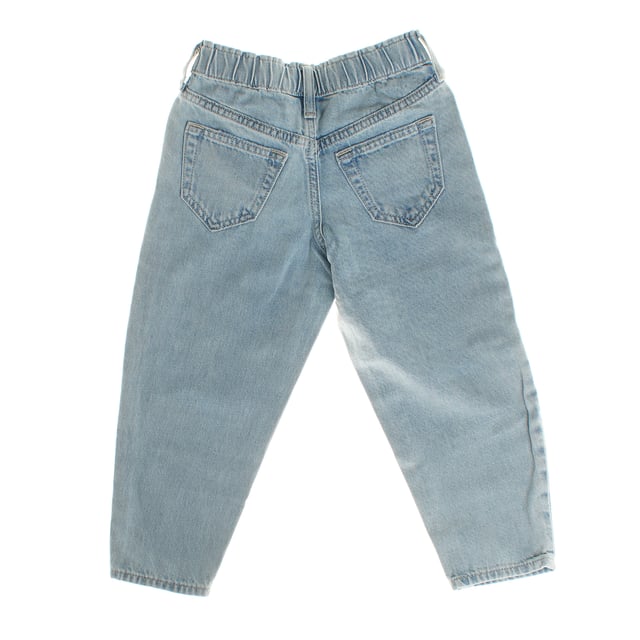 These barrel jeans for girls have a modern and relaxed design, characterized by their looser, high-waisted silhouette, with an adjustable waistband for greater comfort.

 Made from durable denim, it features distressed details on the leg, giving it a casual, fashionable touch.

 The front closure features a button down the center, while sizes 4 through 8 include a convenient hook-and-bar system hidden beneath a faux brooch.

 The classic 5-pocket design offers functionality, while the wide-cut leg that is slightly tapered at the ankles provides a contemporary and versatile look.

 Ideal for a casual and comfortable style, perfect to combine with different clothes.
 Composition: 100% Cotton
 Care:
- Machine wash cold.
 - Use similar colors in the wash.
 - Avoid the use of bleaches.
 - Dry at low temperature in the dryer.
 - Iron at low temperature.
 - Do not dry clean.