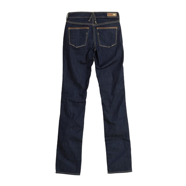 Long Jeans Le temps des Cerises.
 denim color
 It is ideal for multiple combinations and different occasions.
 Main zipper and button closure.
 Two open pockets on the front.
 Back patch pockets.
 Belt loops.
 Seams seen in tone.

 Composition: 98% Cotton, 2% Elastane.

 -Machine wash at a maximum temperature of 60º.
 -Do not use a dryer.
 -Do not use bleach.
 -Iron temperature max. 150º.
 -Do not dry clean.
 Composition: 98% Cotton, 2% Elastane.
 Care:
-Machine wash at a maximum temperature of 60º.
 -Do not use a dryer.
 -Does not use bleach.
 -Iron maximum temperature 150º.
 -Do not dry clean.