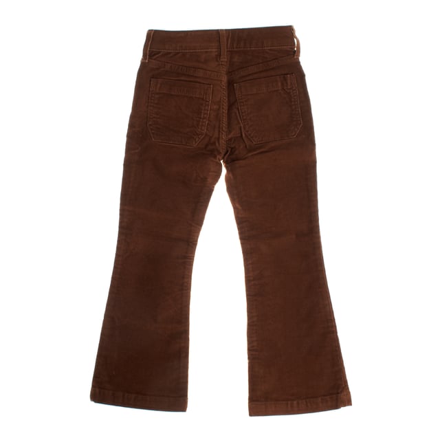 Girls' corduroy flare pants designed with a modern and comfortable style.

 It features a high waist that stylizes the figure, along with a practical button and zipper closure.

 With 4 functional pockets, these pants combine utility and style.

 Additionally, it includes an internal adjustable waistband, allowing for a custom fit for added comfort.

 Ideal for those looking for a versatile garment with a retro and modern touch, perfect for everyday use or for special occasions.
 Composition: 98% Cotton, 2% Elastane
 Care:
- Machine wash cold.
 - Use similar colors in the wash.
 - Avoid the use of bleaches.
 - Dry at low temperature in the dryer.
 - Iron at low temperature.
 - Do not dry clean.