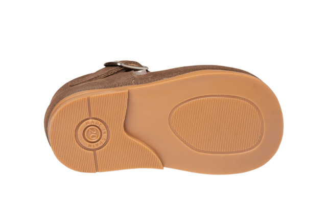 Casual Mary Janes die nooit uit de mode raken. Lichte en flexibele, casual Mary Jane schoen gemaakt van splitleer met gespsluiting. Het interieur is gemaakt met een voering van natuurlijk leer, teen- en hielbeschermer, binnenzool met anatomische brug en antislip rubberen zool. Schoenen ontworpen en vervaardigd in Spanje.
