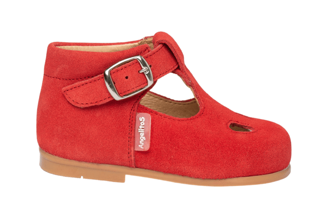 Casual Mary Janes die nooit uit de mode raken. Lichte en flexibele, casual Mary Jane schoen gemaakt van splitleer met gespsluiting. Het interieur is gemaakt met een voering van natuurlijk leer, teen- en hielbeschermer, binnenzool met anatomische brug en antislip rubberen zool. Schoenen ontworpen en vervaardigd in Spanje.