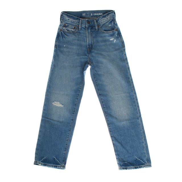 Straight cut boys jeans, designed to offer a classic and comfortable fit.

 Crafted from a durable denim fabric, these jeans feature a traditional five-pocket design and a zip fly.

 Light distressed details add a modern, laid-back feel, while the straight leg cut provides an easy, versatile fit.

 Ideal for everyday use, they combine style and durability, making them a staple item in any child's wardrobe.
 Composition: 100% Cotton
 Care:
- Machine wash cold.
 - Use similar colors in the wash.
 - Avoid the use of bleaches.
 - Dry at low temperature in the dryer.
 - Iron at low temperature.
 - Do not dry clean.