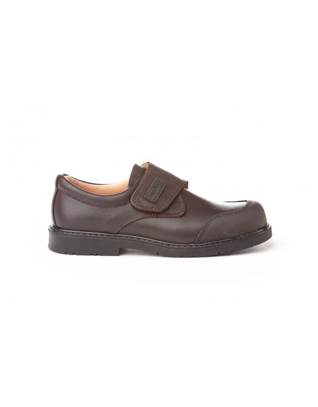 Schulschuhe aus Leder Eine klassische Linie. Bequem und flexibel, ideal für Schuluniformen. College-Blucher-Schuh mit verstärkter PVC-Zehenkappe aus Rindsnappaleder mit Klettverschluss. Der Innenraum besteht aus Naturlederfutter, Zehen- und Fersenschutz, Innensohle mit anatomischem Steg und rutschfester Gummisohle. In Spanien entworfene und hergestellte Schuhe.