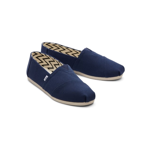 Our Alpargata slip-on is now designed using earth-conscious materials to lessen your impact on the planet and bring maximum comfort to your day-to-day shoe. Step into these espadrilles in recycled cotton canvas, and spark change with every stride.