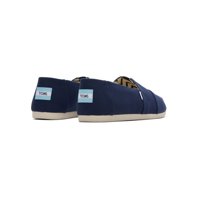 Our Alpargata slip-on is now designed using earth-conscious materials to lessen your impact on the planet and bring maximum comfort to your day-to-day shoe. Step into these espadrilles in recycled cotton canvas, and spark change with every stride.