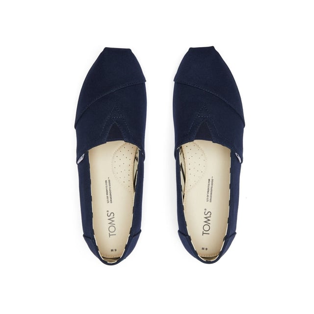 Our Alpargata slip-on is now designed using earth-conscious materials to lessen your impact on the planet and bring maximum comfort to your day-to-day shoe. Step into these espadrilles in recycled cotton canvas, and spark change with every stride.