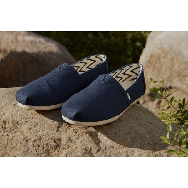 Our Alpargata slip-on is now designed using earth-conscious materials to lessen your impact on the planet and bring maximum comfort to your day-to-day shoe. Step into these espadrilles in recycled cotton canvas, and spark change with every stride.