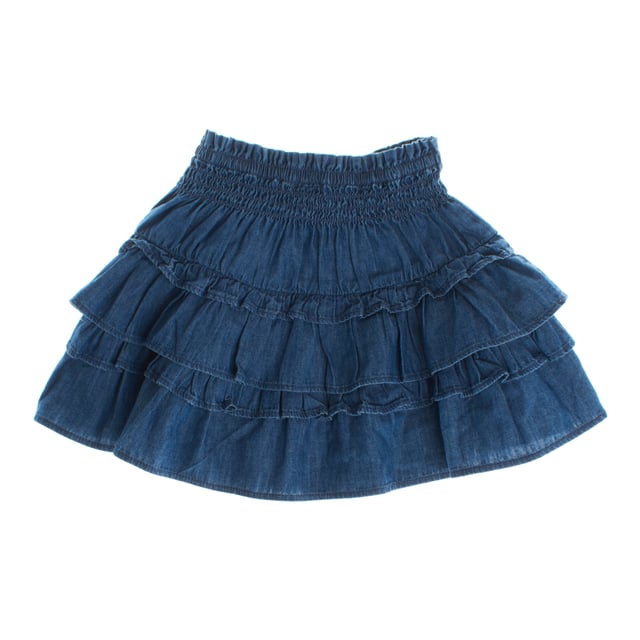 Falda para niñas hecha de denim ligero, con un diseño de cintura elástica fruncida que asegura un ajuste cómodo y adaptable.

La falda destaca por su encantador estilo, con varias capas de volantes que le dan volumen y movimiento, creando un look dinámico y femenino.

Perfecta para combinar con blusas o camisetas, es una prenda versátil que añade un toque divertido y fresco a cualquier conjunto.

Ideal para el uso diario o para ocasiones más especiales, esta falda combina estilo y comodidad de manera impecable.  
Composición: 100% Algodón  
Cuidado:  
- Lavar a máquina en frío.  
- Usar colores similares en el lavado.  
- Evitar el uso de blanqueadores.  
- Secar a baja temperatura en la secadora.  
- Planchar a baja temperatura.  
- No limpiar en seco.