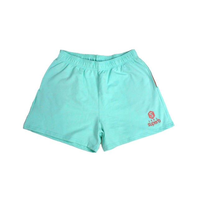 Der #SuperbTotalLook, mit dem Sie sich jederzeit und in jeder Situation wie Sie selbst fühlen können. Ein Gesamtlook in Pastellfarben, mit dem Sie glücklich sein können, ohne an etwas anderes zu denken, die Essenz eines heiß ersehnten Sommers zu genießen. Be Happy ist die neue Superb-Kollektion für jeden Tag, für alle Momente. Glücklich sein bedeutet, du selbst zu sein und dich frei zu fühlen.

 Eigenschaften:

 Kurze Shorts mit Seitentaschen
 Besatz in anderer Farbe
 SuperbGesticktes Logo, das einen Kontrast aus Pastellfarben schafft
 Gummi an der Taille
 Hergestellt und entworfen in Barcelona vom Superb-Team
 Unser Model Valeria ist 1,69m groß und trägt Größe S.
 Komposition: 96 % Baumwolle, 4 % Elasthan
 Pflege:
Bei maximaler Temperatur 30 °C waschen.
 Bei niedriger Temperatur bügeln.
 Sie können einen Trockner verwenden.
 Verwenden Sie kein Bleichmittel.