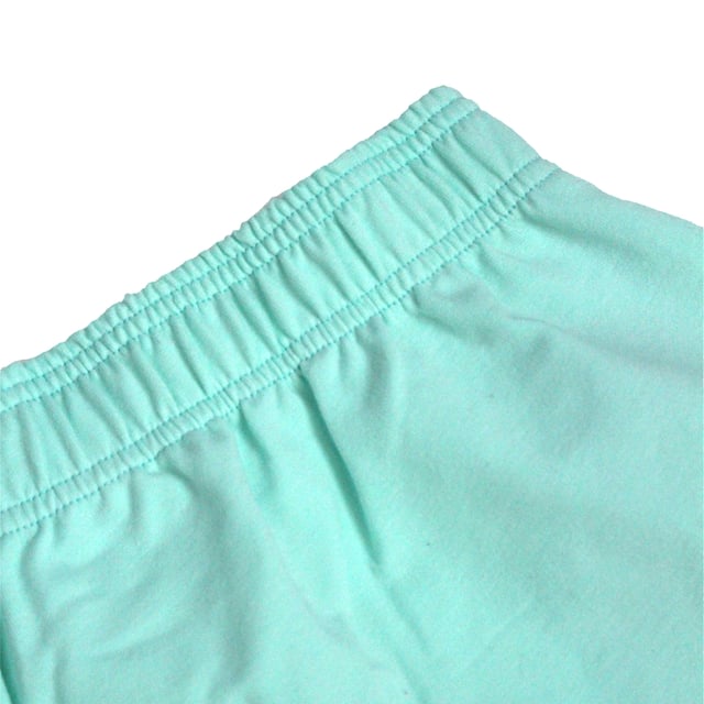Der #SuperbTotalLook, mit dem Sie sich jederzeit und in jeder Situation wie Sie selbst fühlen können. Ein Gesamtlook in Pastellfarben, mit dem Sie glücklich sein können, ohne an etwas anderes zu denken, die Essenz eines heiß ersehnten Sommers zu genießen. Be Happy ist die neue Superb-Kollektion für jeden Tag, für alle Momente. Glücklich sein bedeutet, du selbst zu sein und dich frei zu fühlen.

 Eigenschaften:

 Kurze Shorts mit Seitentaschen
 Besatz in anderer Farbe
 SuperbGesticktes Logo, das einen Kontrast aus Pastellfarben schafft
 Gummi an der Taille
 Hergestellt und entworfen in Barcelona vom Superb-Team
 Unser Model Valeria ist 1,69m groß und trägt Größe S.
 Komposition: 96 % Baumwolle, 4 % Elasthan
 Pflege:
Bei maximaler Temperatur 30 °C waschen.
 Bei niedriger Temperatur bügeln.
 Sie können einen Trockner verwenden.
 Verwenden Sie kein Bleichmittel.