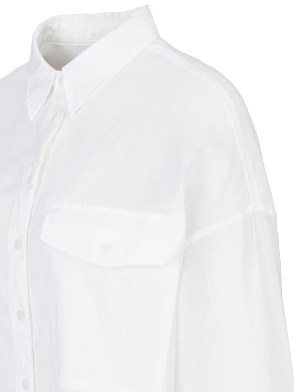 Die Replay Bluse kombiniert Eleganz mit modernem Flair. Mit ihrem femininen Schnitt und hochwertigen Materialien ist sie ideal für sowohl formelle als auch entspannte Anlässe. Vielseitig und stilvoll lässt sie sich mühelos zu verschiedenen Outfits kombinieren und sorgt für einen gepflegten Look.