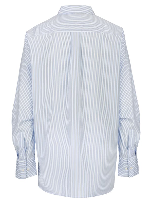 De Replay blouse combineert elegantie met moderne flair. Met haar vrouwelijke snit en hoogwaardige materialen is ze ideaal voor zowel formele als ontspannen gelegenheden. Veelzijdig en stijlvol, kan ze gemakkelijk gecombineerd worden met verschillende outfits en zorgt voor een verzorgde uitstraling.
