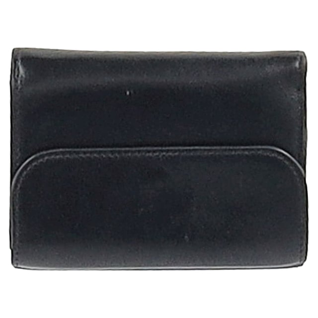 VINTAGE, RRP AS NEW
The Chloé C Small Tri-fold Wallet is the perfect blend of elegance and functionality. Crafted from luxurious black leather, this compact wallet features a sleek design with the signature Chloé C hardware on the front, adding a touch of sophistication to your essentials. Its tri-fold structure opens to reveal well-organized compartments for your cards, cash, and even a few coins, keeping everything in place while maintaining a slim profile.


Chloé C Small Tri-fold Wallet in Black Leather
Condition: Very good
Signs of wear: No retail tag, Minor sign of wear or markings., 
Packaging: None
Color: black
Material: Leather | leather
Size: One Size | One Size
Measurements: Width: 110; Height: 80; Length: 110
SKU: NAPPUGBSM458381W