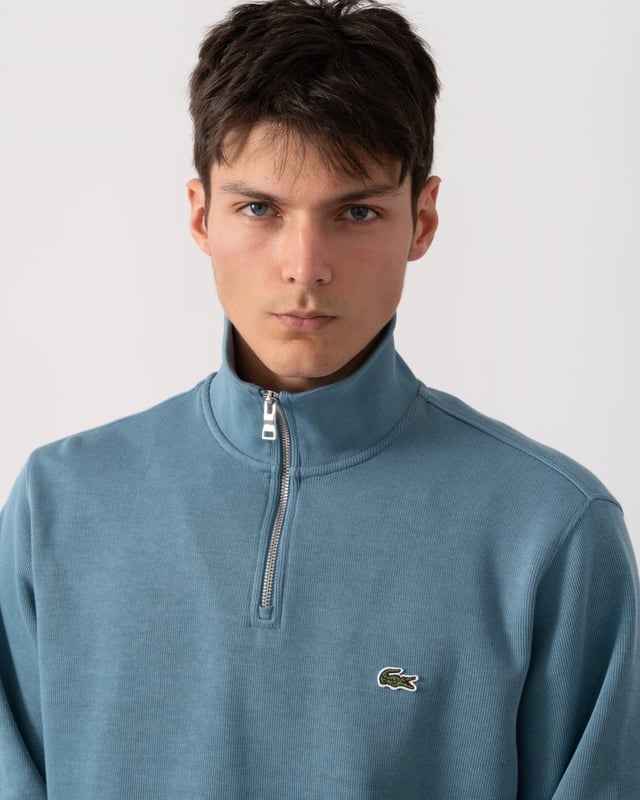 Ribbed cotton interlock
Zip ribbed stand up polo collar
Tone-on-tone ribbed finishes at bottom of garment and sleeve ends
Classic Fit
Embroidered green crocodile on chest
Cotton (100%)