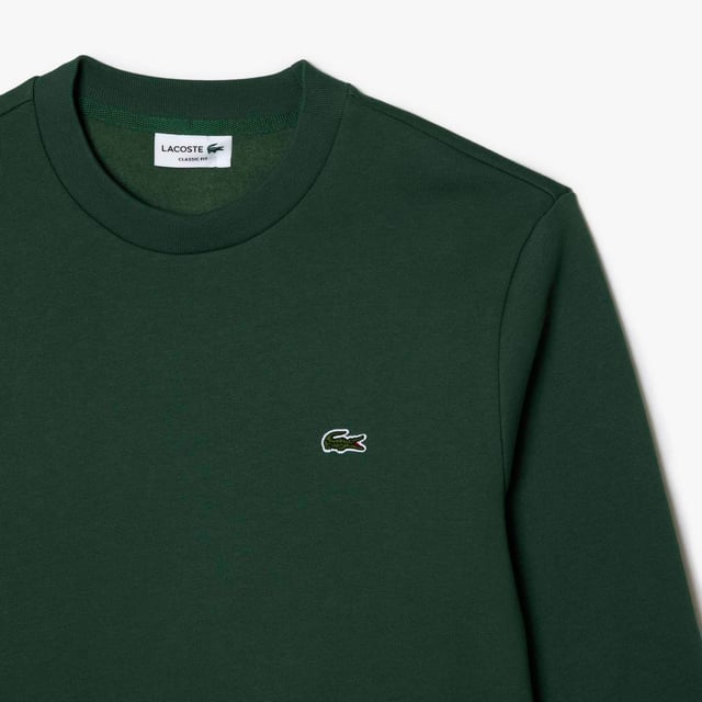 Men's Lacoste Organic Brushed Cotton Sweatshirt.- Classic fit, natural ease: Your wellbeing on a daily basis.- Low-cut neck: Sporty and contemporary.- Necktape in colours of Lacoste: Details that make you stand out.- Embroidered crocodile sewn onto chest: Lacoste excellence.- Brushed organic cotton fleece: Designed for you. And the environment. Material: 84% Cotton, 16% Polyester. Ref: SH9608SMI.
