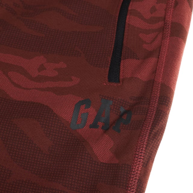 Jogger style sports pants for children, designed to provide comfort and style in any activity.

 Made from a soft, durable fabric, they offer freedom of movement and warmth.

 They feature an elastic waistband that can be adjusted with a drawstring, ensuring a personalized and comfortable fit.

 Front zip pockets offer secure storage for small items, while the GAP logo on the top adds a distinctive, modern touch.

 These pants are perfect for sports activities or everyday casual wear, providing style and functionality.
 Composition: 83% Cotton, 17% Polyester
 Care:
- Machine wash cold.
 - Use similar colors in the wash.
 - Avoid the use of bleaches.
 - Dry at low temperature in the dryer.
 - Iron at low temperature.
 - Do not dry clean.